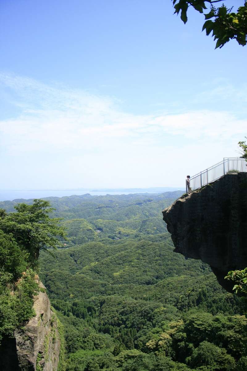 鋸山地獄覗き （イメージ）／提供：旅行読売出版社