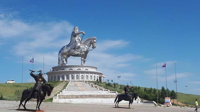 チンギスハーン騎馬像（イメージ）　提供：（株）ジャパン・エア・トラベル・マーケティング