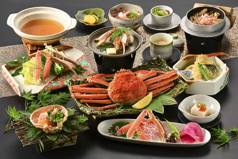 かに料理10品含むフルコース会席の夕食（イメージ）　提供元：せくみやグループ