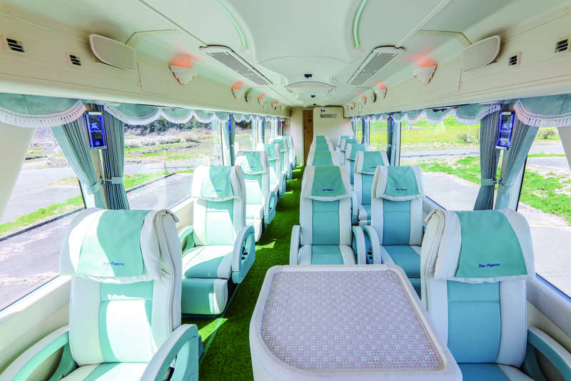 最上級貸切バス「スターペガサス」車内（イメージ）　提供：群馬バス