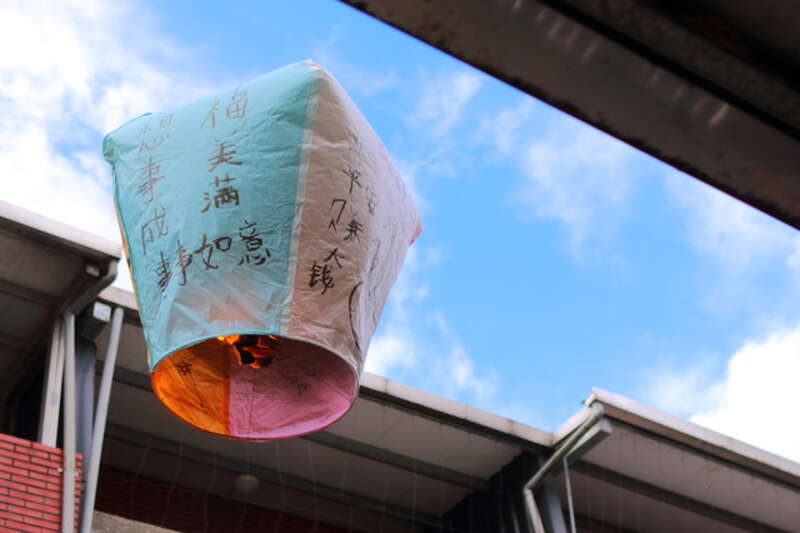 十分天燈上げ（イメージ）　PIXTA