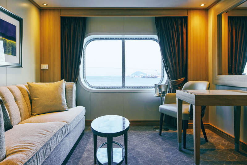 客室：オーシャンビュースイート　 提供元：商船三井クルーズ(株)