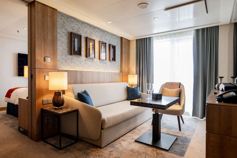 ミッドシップスイート　提供元：郵船クルーズ(株)