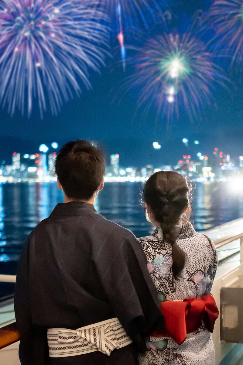 ルミナス神戸2　花火（イメージ）　提供：神戸クルーザー