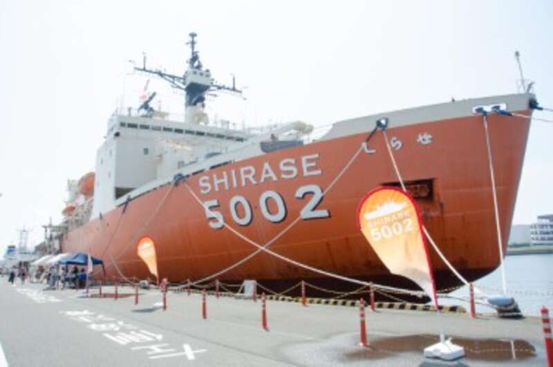 南極観測船SHIRASE 5002船外　画像提供：一般財団法人 WNI 気象文化創造センター
