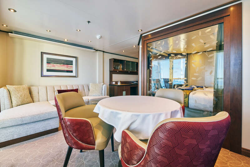 客室：ペントハウススイート　 提供元：商船三井クルーズ(株)